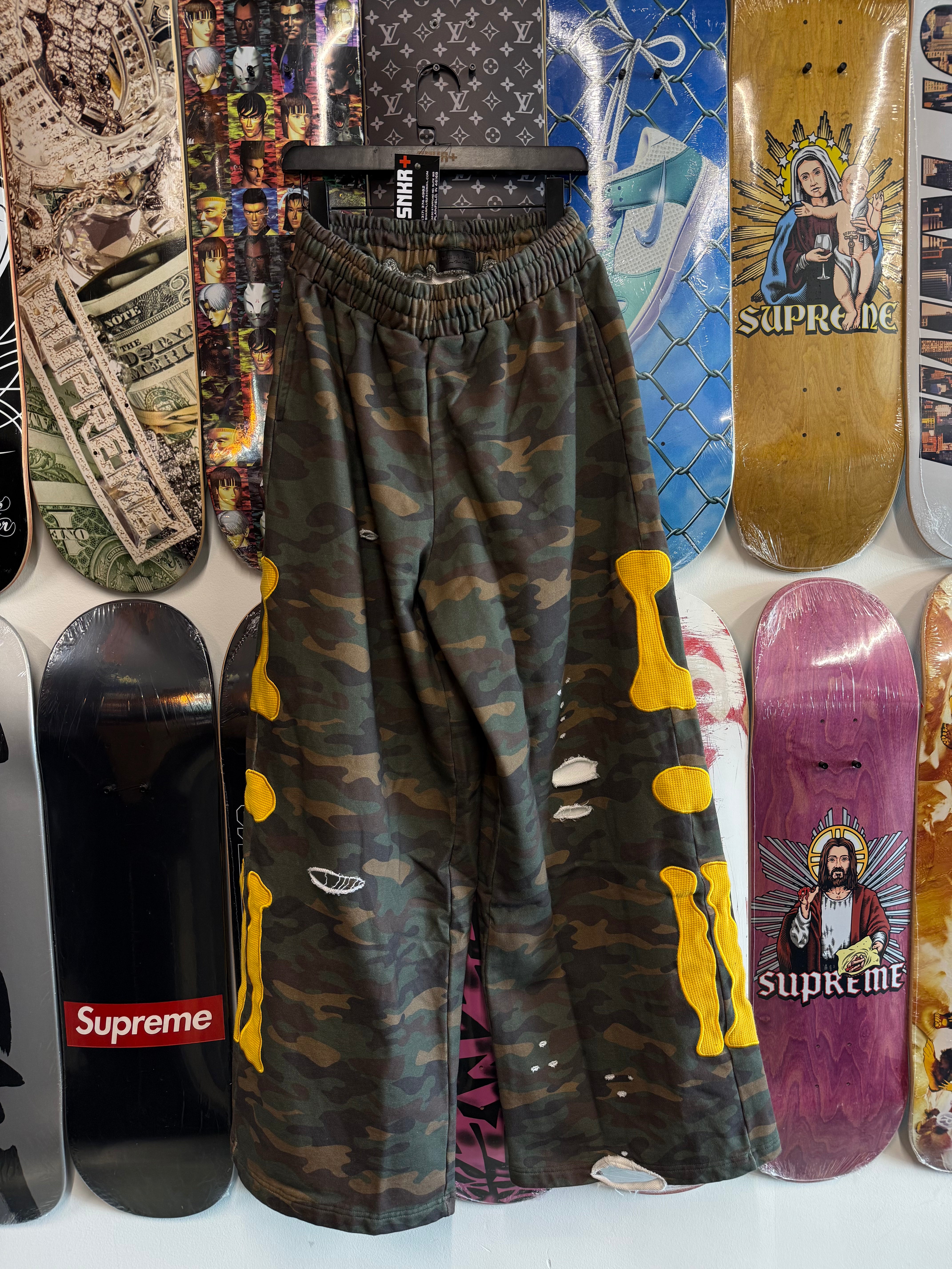Stile De Amor Camo Skeleton Sweatpants