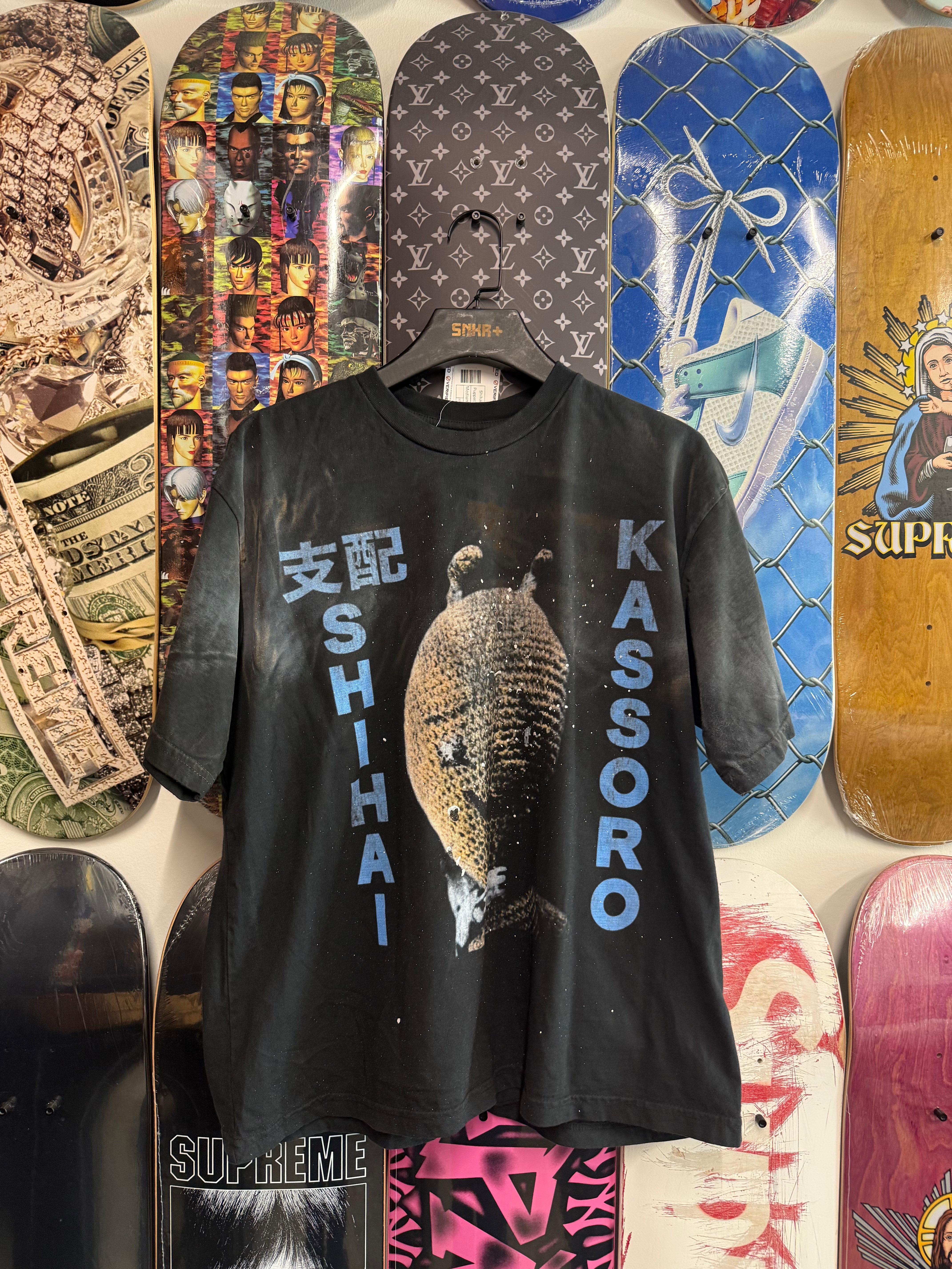 Shihai Kassoro Puppet Black Tee