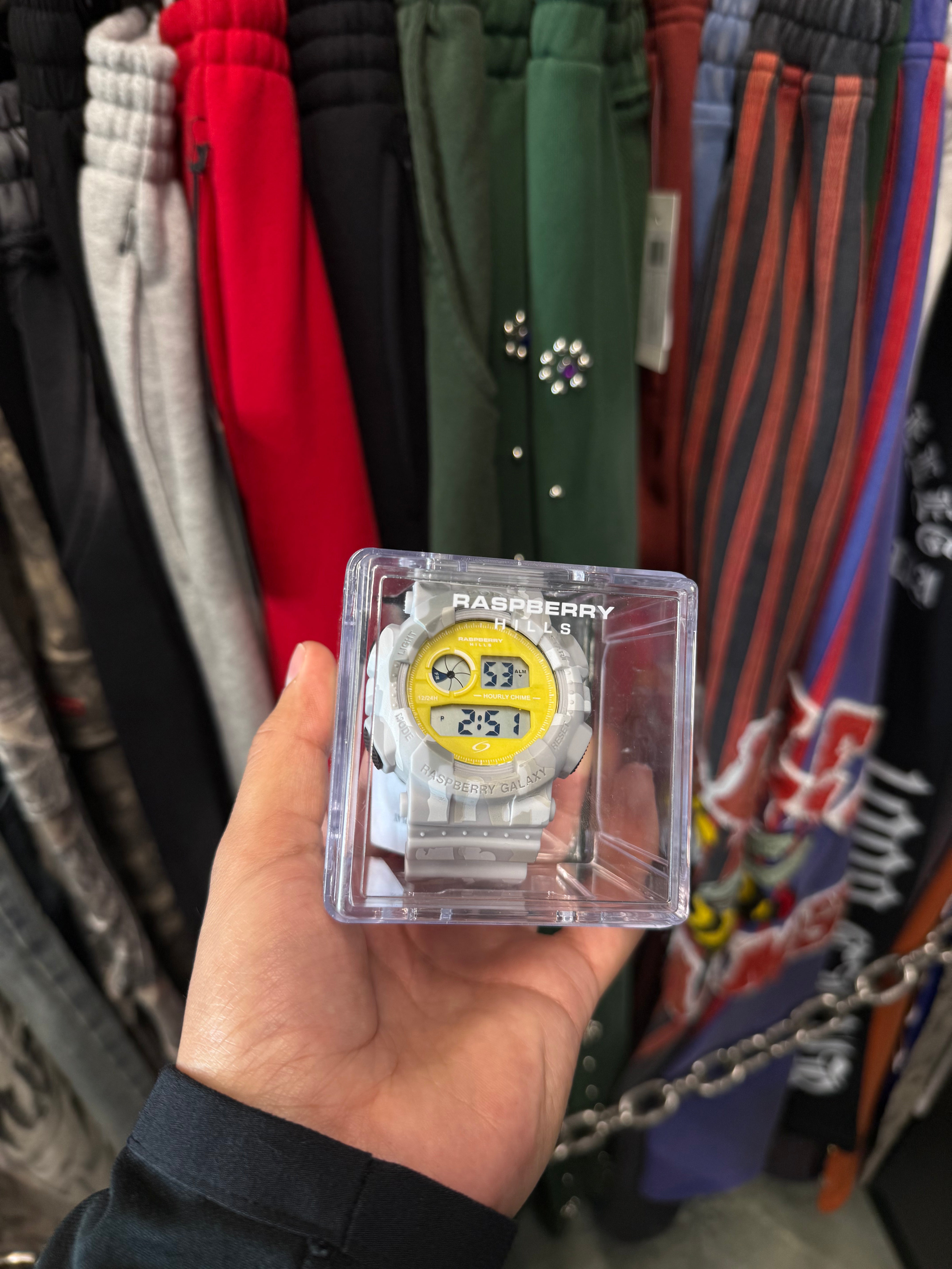 THE GV GALLERY RAPSBERRY HILLS CAMO YELLOW G-SHOCK