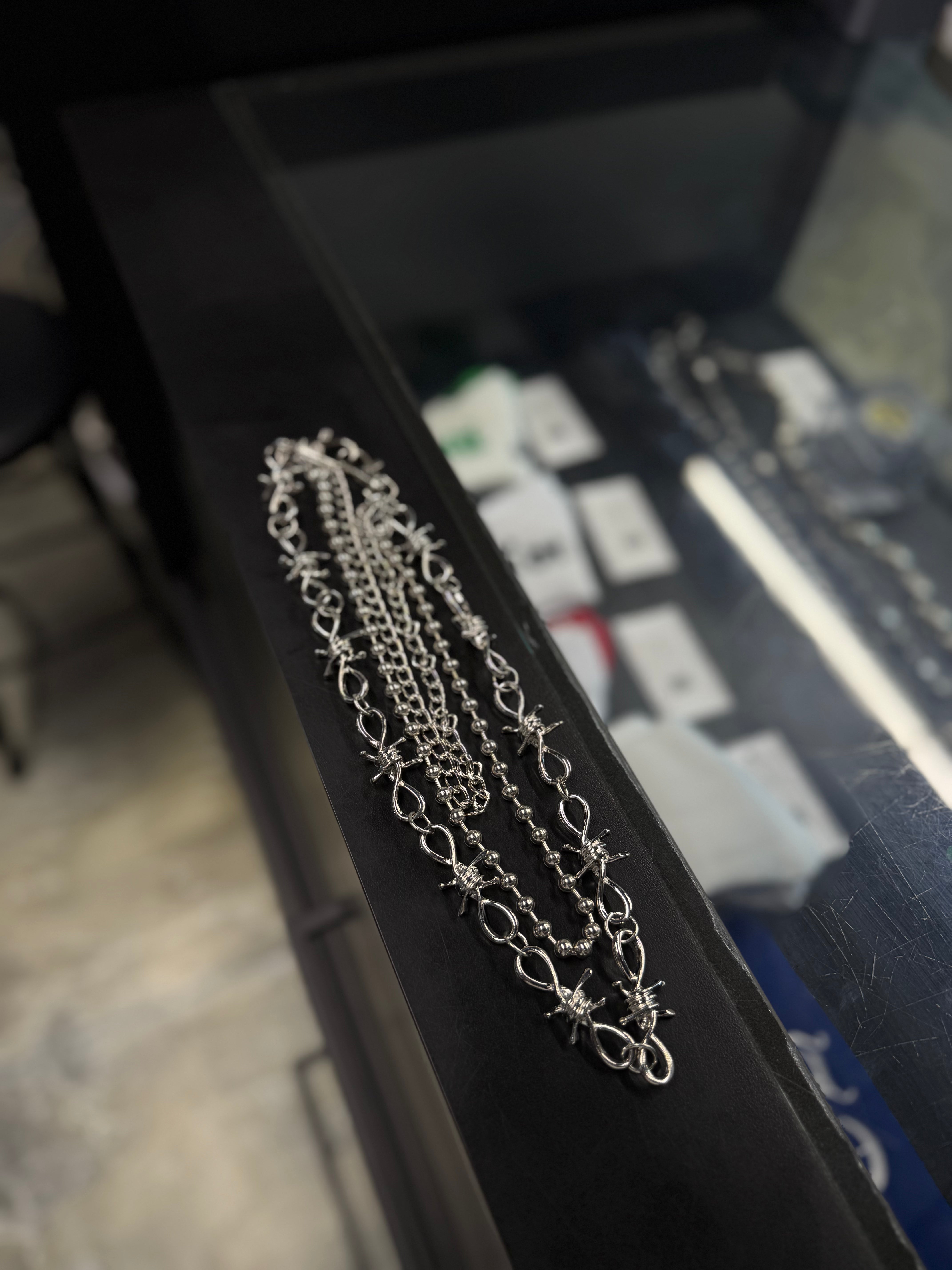 BARBED WIRE & BEADS POCKET CHAIN