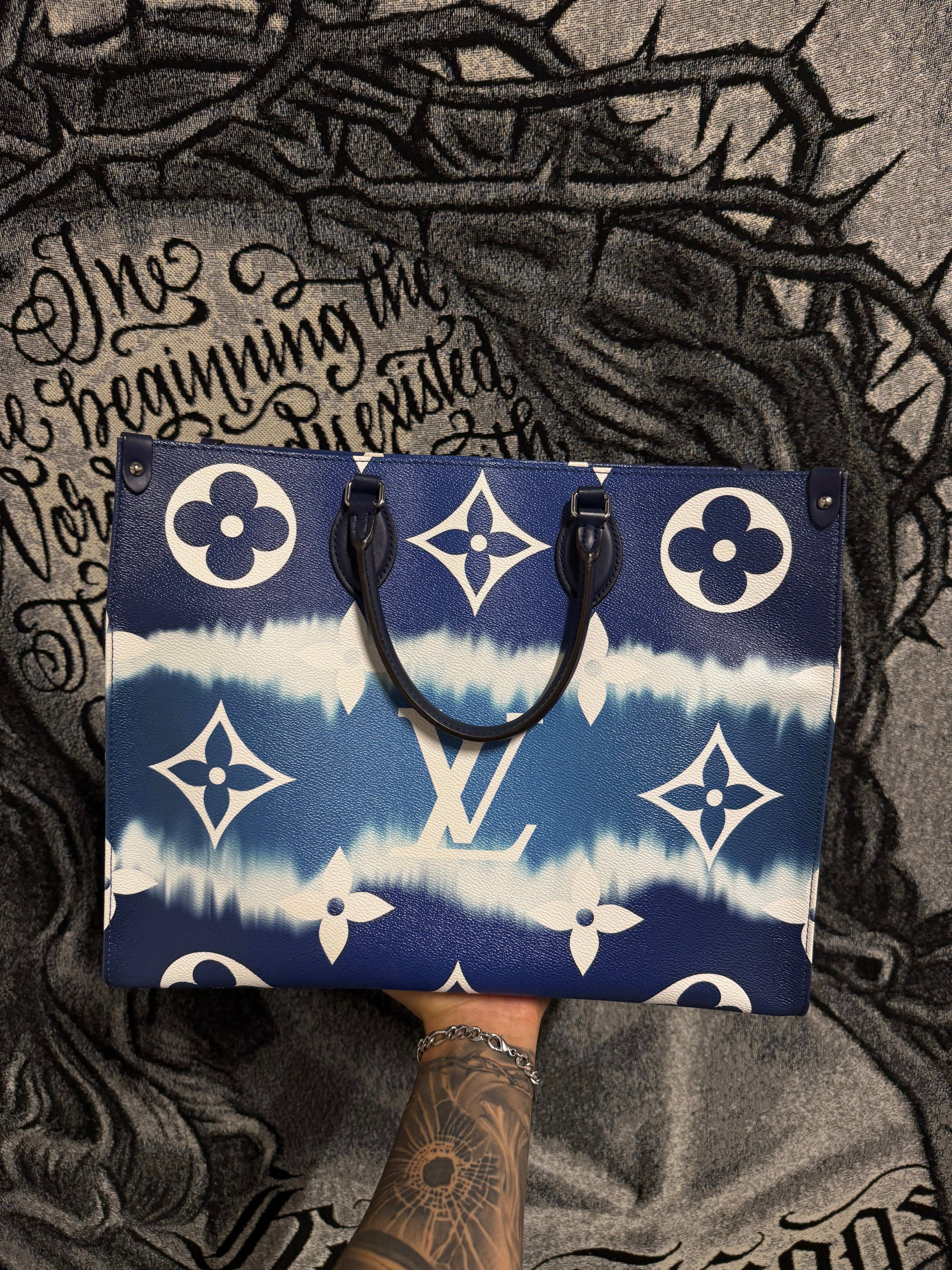 Louis Vuitton Onthego LV Escale GM Bleu - Like New